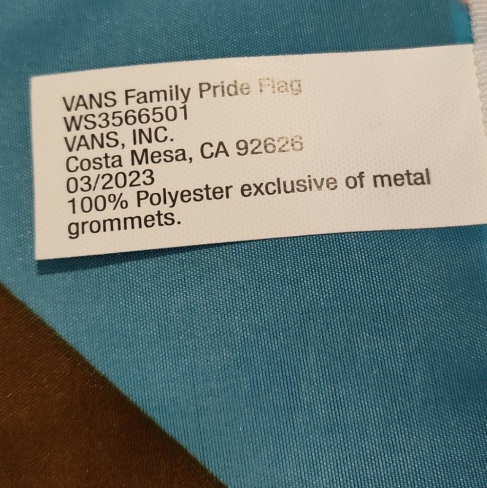 NEW! VANS PRIDE FLAG - Picture 8 of 11
